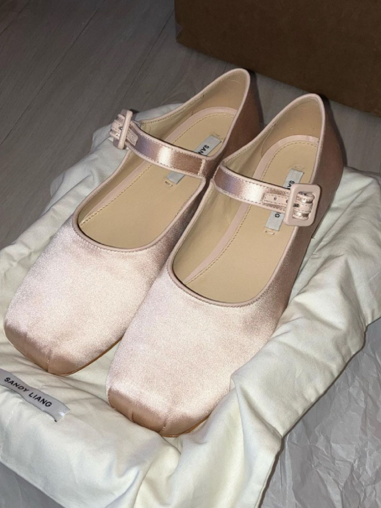 方头 低帮 袢扣 中口鞋 皮革 方头 低帮 袢扣 中口鞋 皮革 - VALI鞋履AI设计主图