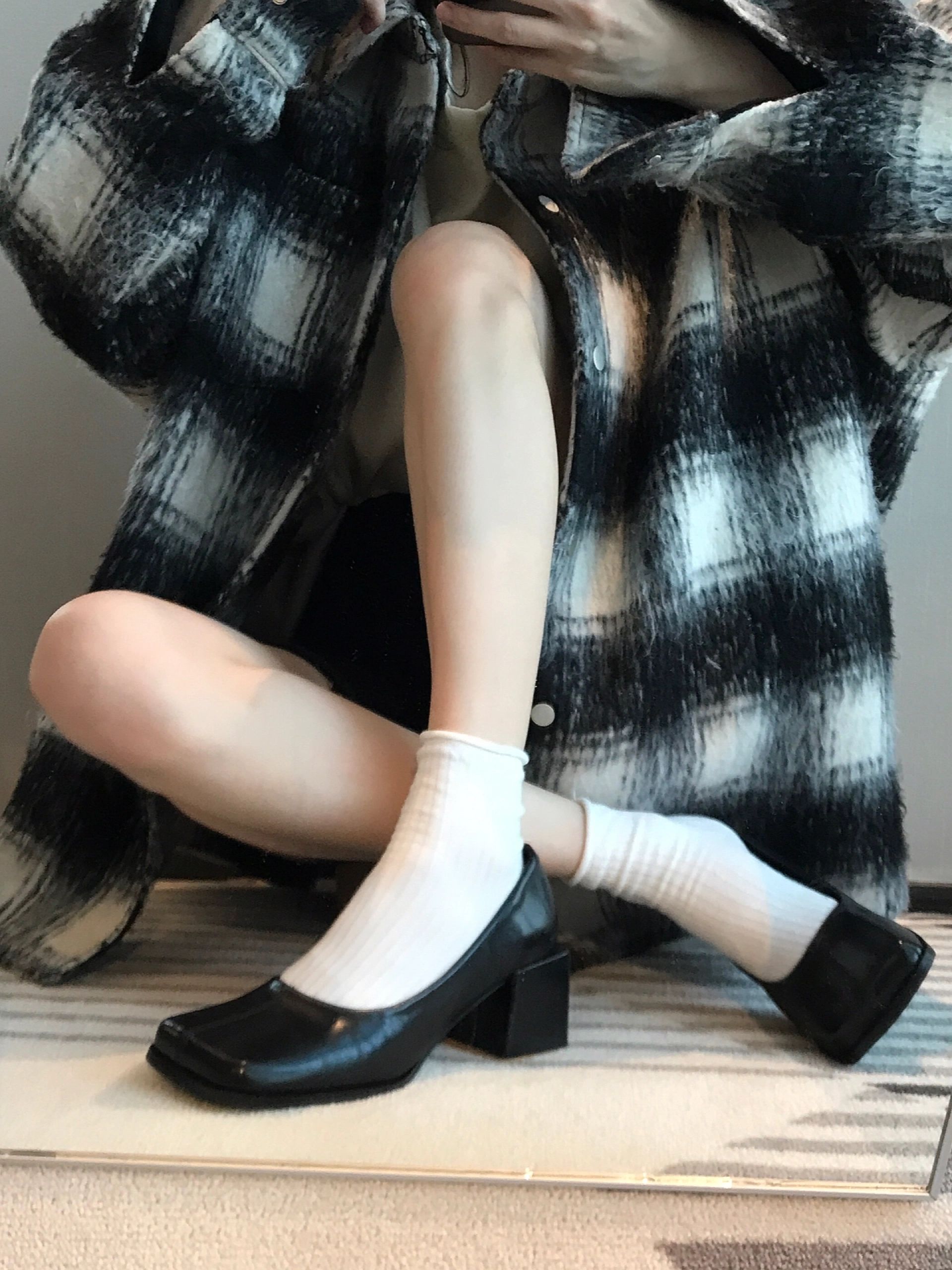 - VALI鞋履AI设计主图