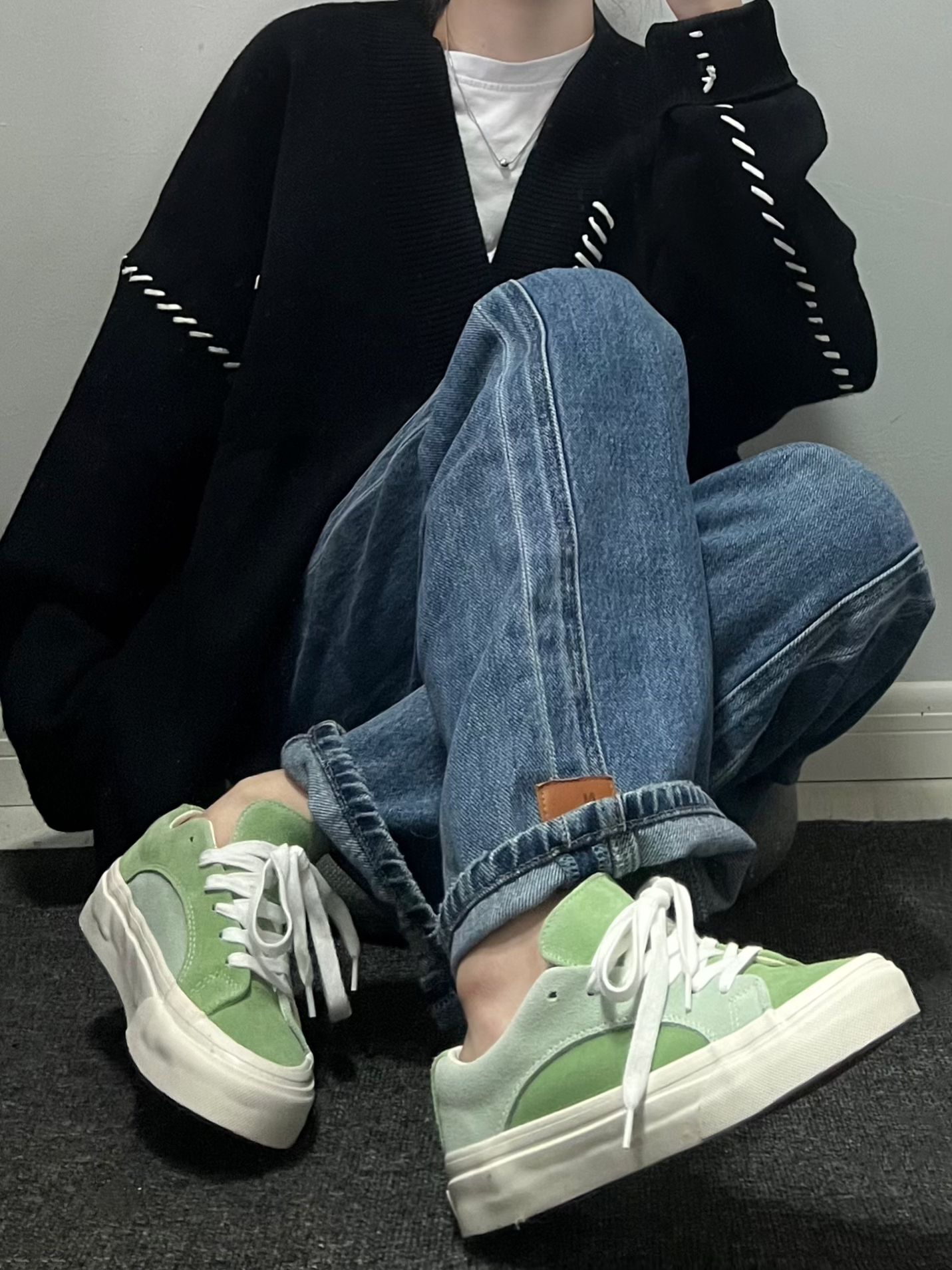 毛纺 颈线领 细针 蓝黑色 毛纺 颈线领 细针 蓝黑色 - VALI鞋履AI设计主图