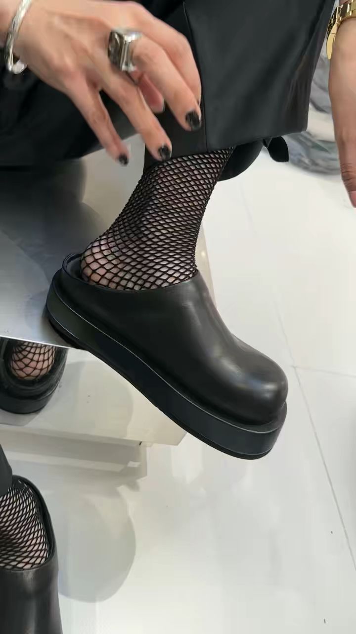 厚底 圆头 低帮 深口鞋 皮革 厚底 圆头 低帮 深口鞋 皮革 - VALI鞋履AI设计主图
